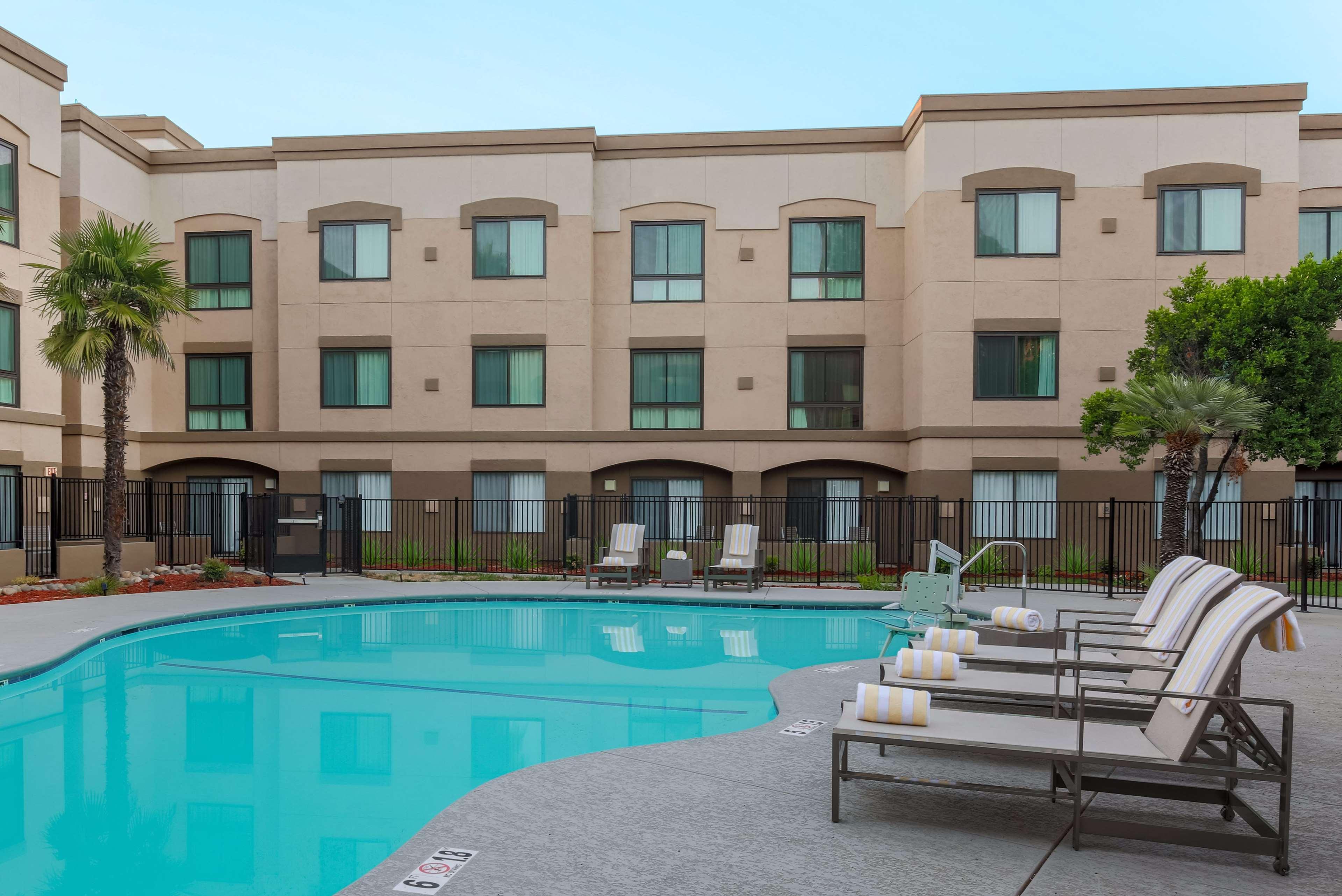 Doubletree Suites By Hilton Hotel Sacramento - Rancho Cordova Bagian luar foto